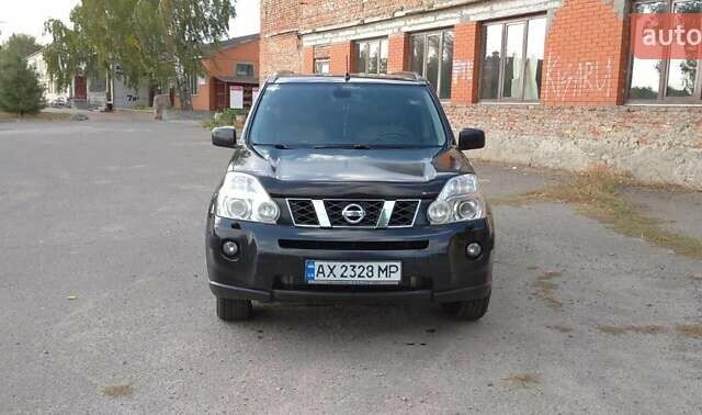 Черный Ниссан ИксТрейл, объемом двигателя 2 л и пробегом 240 тыс. км за 9700 $, фото 1 на Automoto.ua