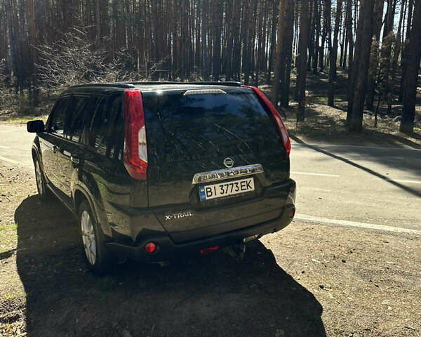 Черный Ниссан ИксТрейл, объемом двигателя 2 л и пробегом 226 тыс. км за 13000 $, фото 4 на Automoto.ua