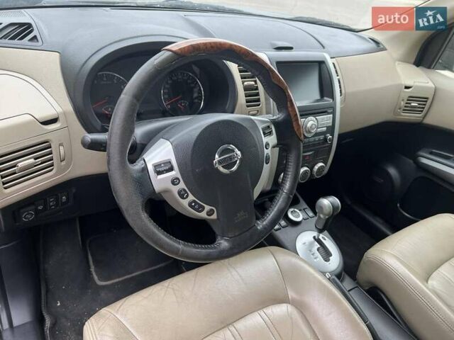 Черный Ниссан ИксТрейл, объемом двигателя 2.5 л и пробегом 350 тыс. км за 6300 $, фото 3 на Automoto.ua