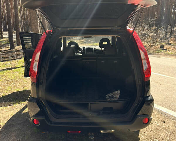 Черный Ниссан ИксТрейл, объемом двигателя 2 л и пробегом 226 тыс. км за 13000 $, фото 12 на Automoto.ua