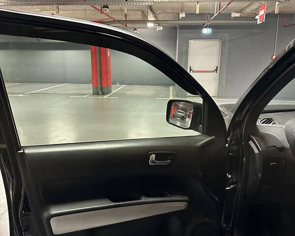 Черный Ниссан ИксТрейл, объемом двигателя 2 л и пробегом 183 тыс. км за 10500 $, фото 26 на Automoto.ua