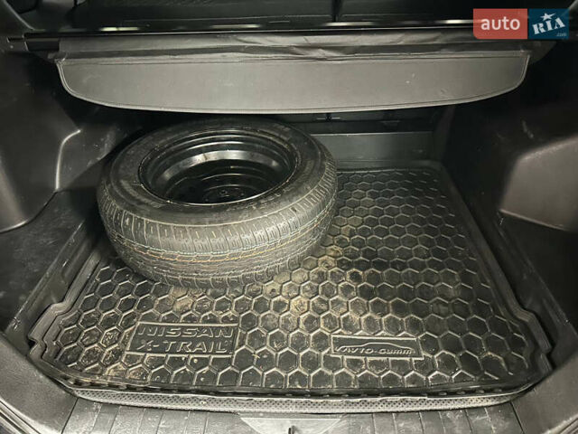 Черный Ниссан ИксТрейл, объемом двигателя 2 л и пробегом 183 тыс. км за 10500 $, фото 35 на Automoto.ua
