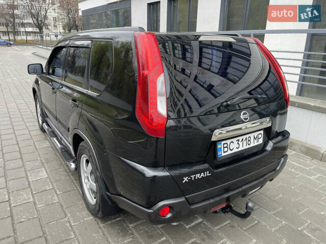 Черный Ниссан ИксТрейл, объемом двигателя 2 л и пробегом 169 тыс. км за 10900 $, фото 4 на Automoto.ua
