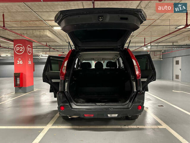 Черный Ниссан ИксТрейл, объемом двигателя 2 л и пробегом 183 тыс. км за 10500 $, фото 41 на Automoto.ua