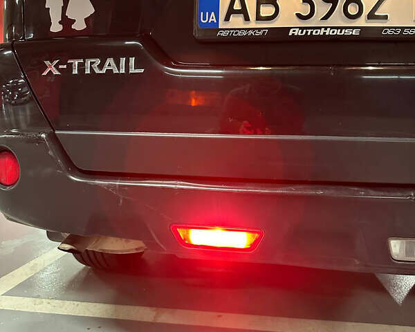 Черный Ниссан ИксТрейл, объемом двигателя 2 л и пробегом 183 тыс. км за 10500 $, фото 17 на Automoto.ua