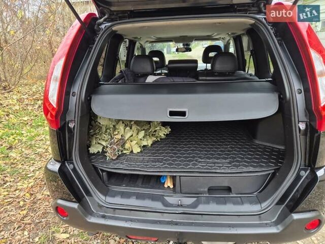 Чорний Ніссан ІксТрейл, об'ємом двигуна 2 л та пробігом 226 тис. км за 12300 $, фото 9 на Automoto.ua