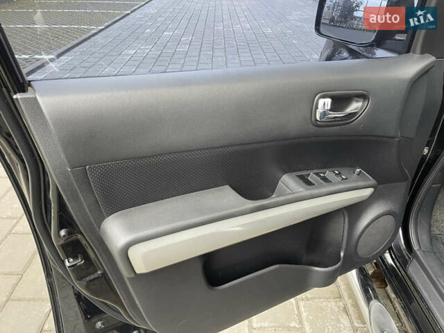 Черный Ниссан ИксТрейл, объемом двигателя 2 л и пробегом 169 тыс. км за 10900 $, фото 13 на Automoto.ua