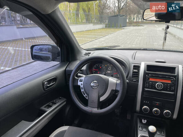 Черный Ниссан ИксТрейл, объемом двигателя 2 л и пробегом 169 тыс. км за 10900 $, фото 16 на Automoto.ua