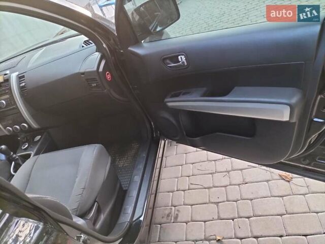 Черный Ниссан ИксТрейл, объемом двигателя 2 л и пробегом 207 тыс. км за 12750 $, фото 12 на Automoto.ua