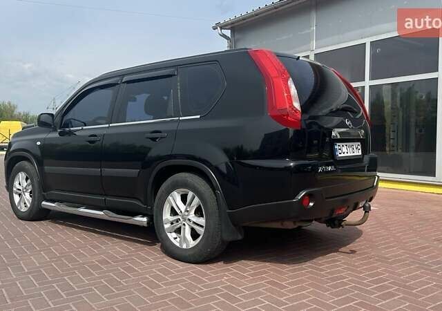Черный Ниссан ИксТрейл, объемом двигателя 2 л и пробегом 169 тыс. км за 10500 $, фото 4 на Automoto.ua