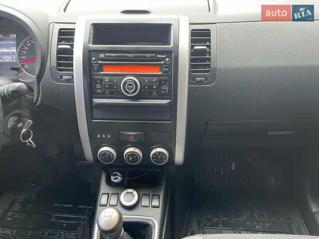 Черный Ниссан ИксТрейл, объемом двигателя 2 л и пробегом 169 тыс. км за 10900 $, фото 19 на Automoto.ua