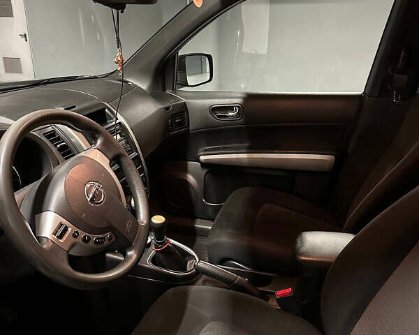 Черный Ниссан ИксТрейл, объемом двигателя 2 л и пробегом 183 тыс. км за 10500 $, фото 27 на Automoto.ua