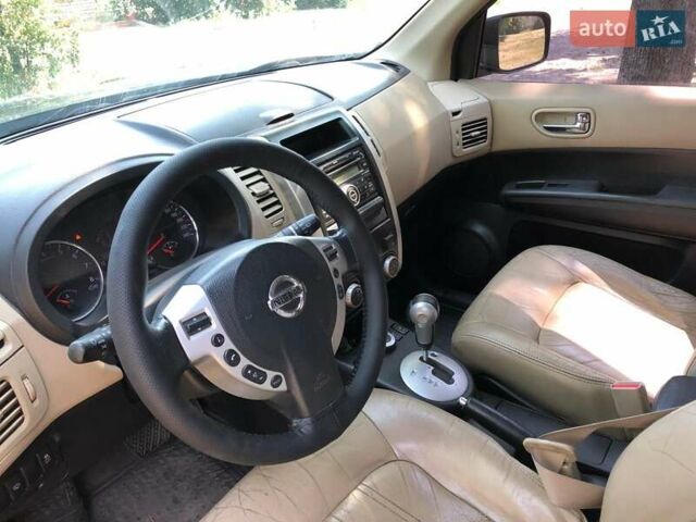 Черный Ниссан ИксТрейл, объемом двигателя 2.49 л и пробегом 343 тыс. км за 8500 $, фото 8 на Automoto.ua