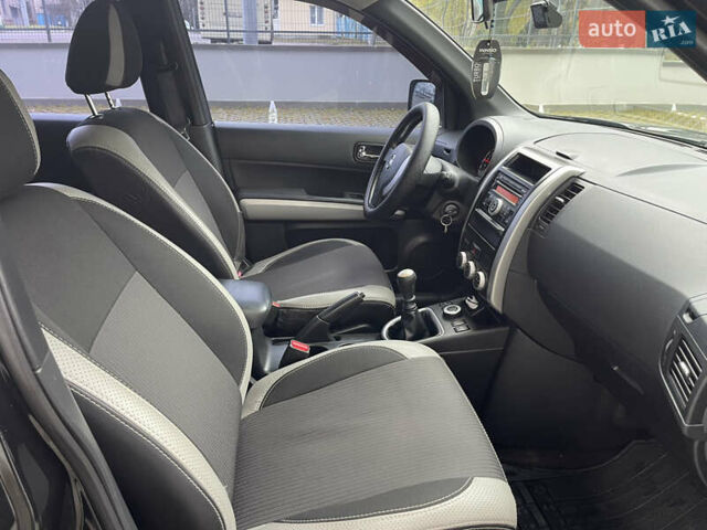 Черный Ниссан ИксТрейл, объемом двигателя 2 л и пробегом 169 тыс. км за 10900 $, фото 21 на Automoto.ua