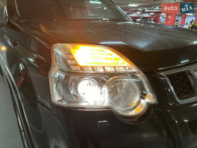Черный Ниссан ИксТрейл, объемом двигателя 2 л и пробегом 183 тыс. км за 10500 $, фото 3 на Automoto.ua