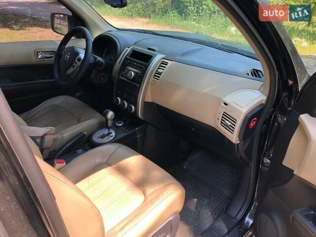 Черный Ниссан ИксТрейл, объемом двигателя 2.49 л и пробегом 343 тыс. км за 8500 $, фото 9 на Automoto.ua