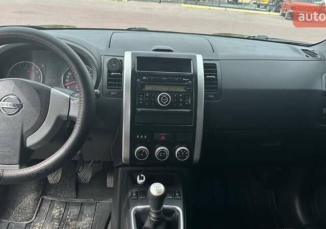 Черный Ниссан ИксТрейл, объемом двигателя 2 л и пробегом 169 тыс. км за 10500 $, фото 7 на Automoto.ua