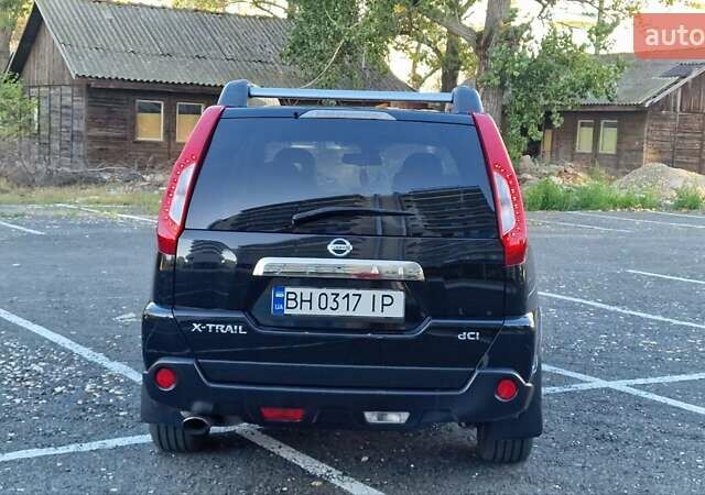 Чорний Ніссан ІксТрейл, об'ємом двигуна 2 л та пробігом 179 тис. км за 12500 $, фото 4 на Automoto.ua