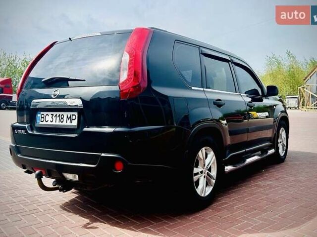 Черный Ниссан ИксТрейл, объемом двигателя 2 л и пробегом 169 тыс. км за 10500 $, фото 5 на Automoto.ua