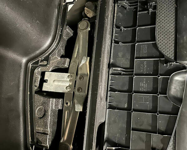 Черный Ниссан ИксТрейл, объемом двигателя 2 л и пробегом 183 тыс. км за 10500 $, фото 40 на Automoto.ua