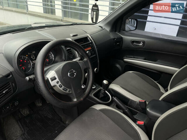 Черный Ниссан ИксТрейл, объемом двигателя 2 л и пробегом 169 тыс. км за 10900 $, фото 12 на Automoto.ua