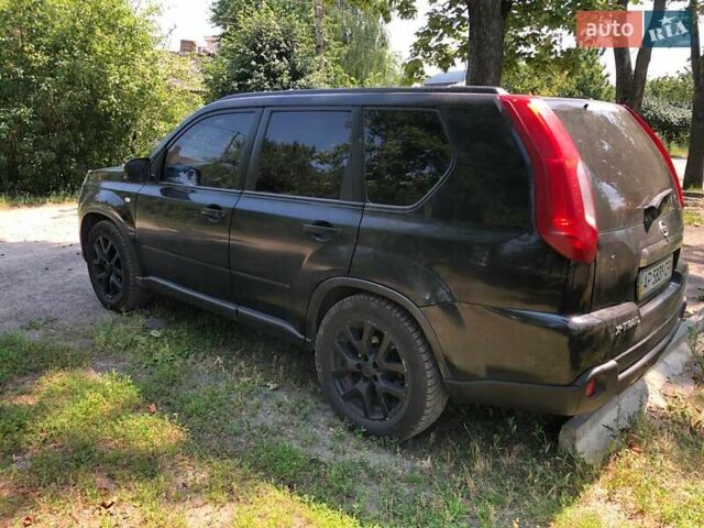 Черный Ниссан ИксТрейл, объемом двигателя 2.49 л и пробегом 343 тыс. км за 8500 $, фото 4 на Automoto.ua