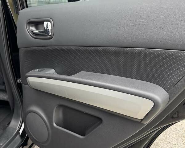 Черный Ниссан ИксТрейл, объемом двигателя 2 л и пробегом 11 тыс. км за 18500 $, фото 54 на Automoto.ua