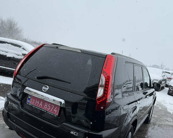 Черный Ниссан ИксТрейл, объемом двигателя 2 л и пробегом 258 тыс. км за 11999 $, фото 7 на Automoto.ua