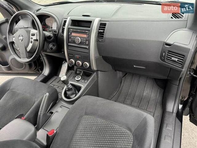 Черный Ниссан ИксТрейл, объемом двигателя 2 л и пробегом 11 тыс. км за 18500 $, фото 60 на Automoto.ua