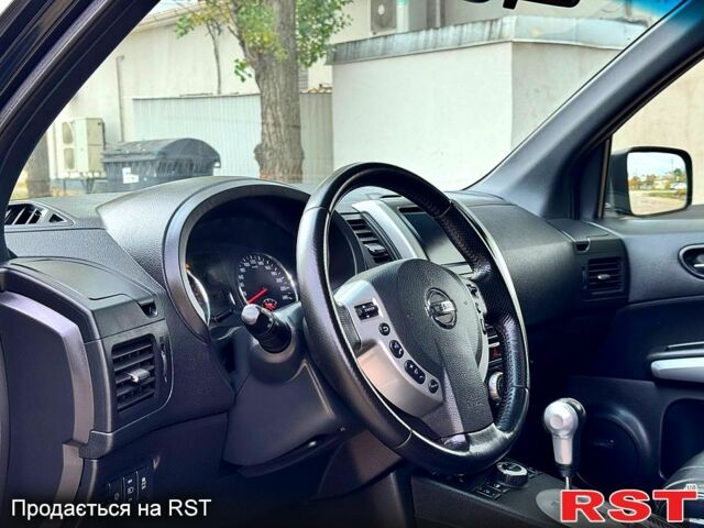 Черный Ниссан ИксТрейл, объемом двигателя 2.5 л и пробегом 159 тыс. км за 11780 $, фото 4 на Automoto.ua