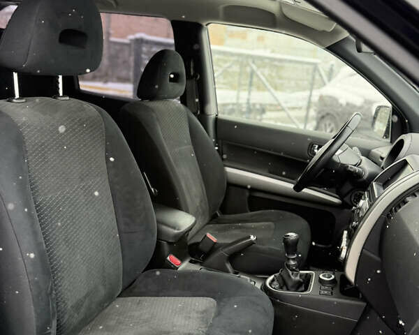 Черный Ниссан ИксТрейл, объемом двигателя 2 л и пробегом 258 тыс. км за 11999 $, фото 12 на Automoto.ua