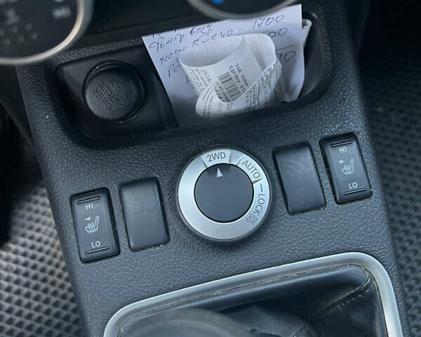 Черный Ниссан ИксТрейл, объемом двигателя 2 л и пробегом 90 тыс. км за 13000 $, фото 9 на Automoto.ua