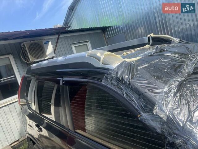 Черный Ниссан ИксТрейл, объемом двигателя 2 л и пробегом 170 тыс. км за 3900 $, фото 1 на Automoto.ua