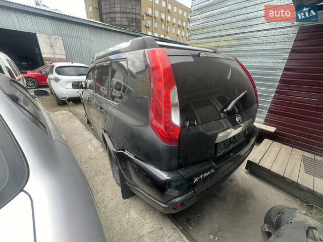 Черный Ниссан ИксТрейл, объемом двигателя 2 л и пробегом 170 тыс. км за 3900 $, фото 5 на Automoto.ua