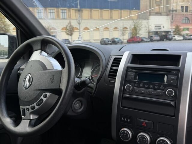 Черный Ниссан ИксТрейл, объемом двигателя 1.97 л и пробегом 280 тыс. км за 10500 $, фото 5 на Automoto.ua