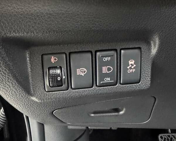 Черный Ниссан ИксТрейл, объемом двигателя 2 л и пробегом 11 тыс. км за 18500 $, фото 44 на Automoto.ua