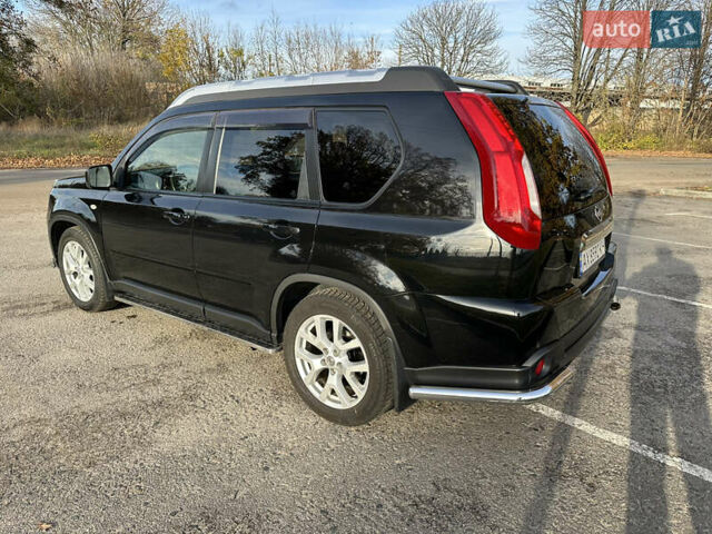 Чорний Ніссан ІксТрейл, об'ємом двигуна 2 л та пробігом 125 тис. км за 12999 $, фото 4 на Automoto.ua