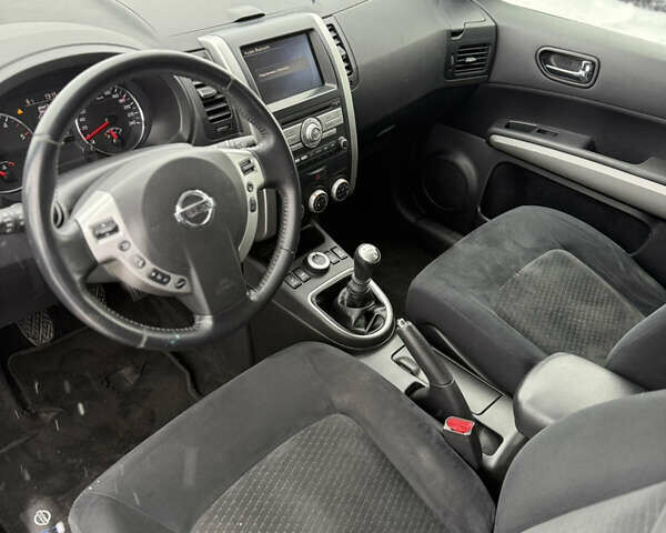 Черный Ниссан ИксТрейл, объемом двигателя 2 л и пробегом 258 тыс. км за 11999 $, фото 14 на Automoto.ua