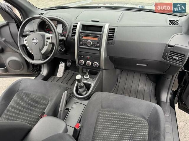 Черный Ниссан ИксТрейл, объемом двигателя 2 л и пробегом 11 тыс. км за 18500 $, фото 56 на Automoto.ua