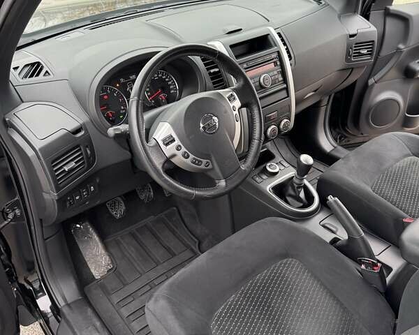 Черный Ниссан ИксТрейл, объемом двигателя 2 л и пробегом 11 тыс. км за 18500 $, фото 31 на Automoto.ua