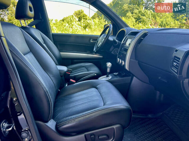 Черный Ниссан ИксТрейл, объемом двигателя 2 л и пробегом 125 тыс. км за 12300 $, фото 45 на Automoto.ua