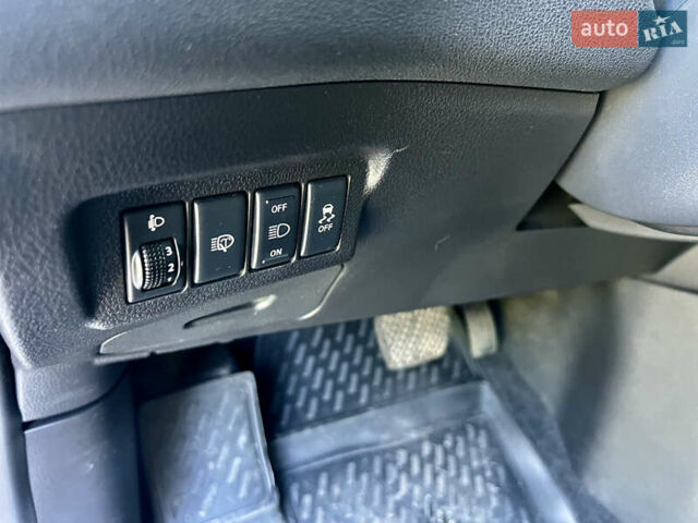 Черный Ниссан ИксТрейл, объемом двигателя 2 л и пробегом 125 тыс. км за 12300 $, фото 35 на Automoto.ua