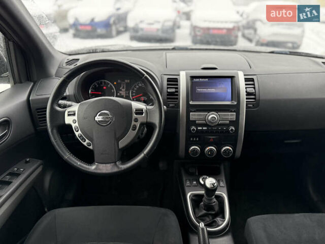 Черный Ниссан ИксТрейл, объемом двигателя 2 л и пробегом 258 тыс. км за 11999 $, фото 16 на Automoto.ua