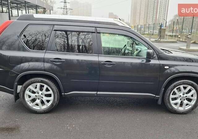 Черный Ниссан ИксТрейл, объемом двигателя 2 л и пробегом 213 тыс. км за 11950 $, фото 9 на Automoto.ua