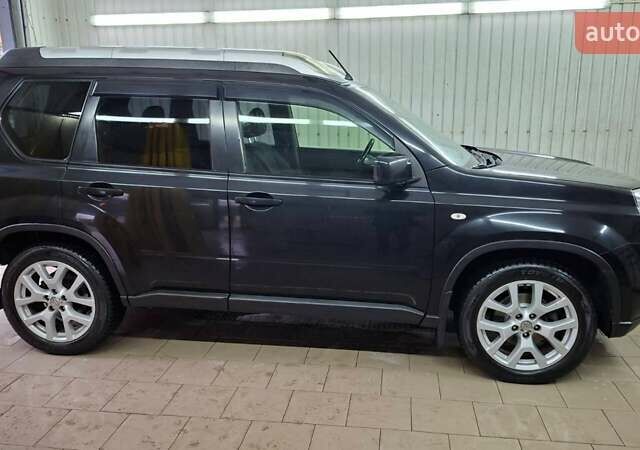 Черный Ниссан ИксТрейл, объемом двигателя 2 л и пробегом 213 тыс. км за 11950 $, фото 5 на Automoto.ua