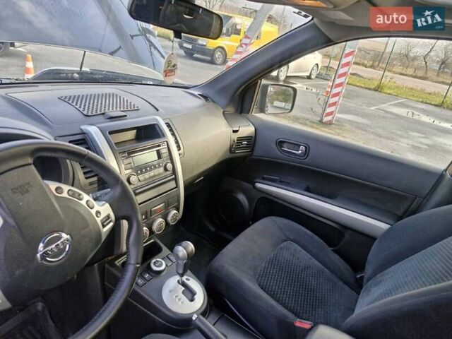 Черный Ниссан ИксТрейл, объемом двигателя 2 л и пробегом 114 тыс. км за 14000 $, фото 12 на Automoto.ua