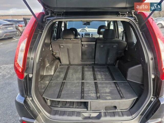 Черный Ниссан ИксТрейл, объемом двигателя 2 л и пробегом 114 тыс. км за 14000 $, фото 18 на Automoto.ua