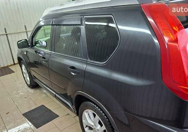 Черный Ниссан ИксТрейл, объемом двигателя 2 л и пробегом 213 тыс. км за 11950 $, фото 1 на Automoto.ua