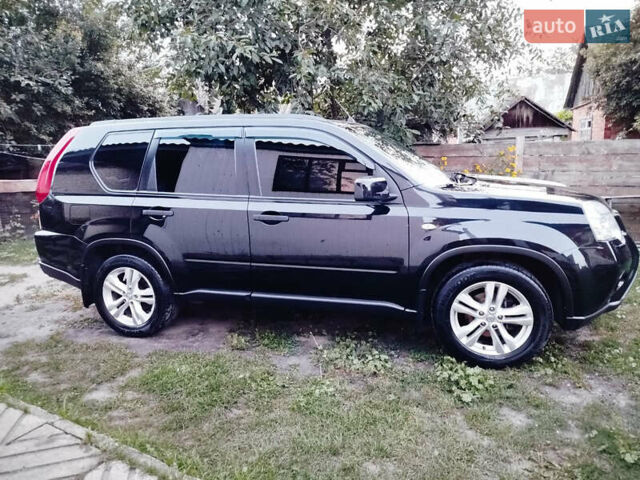 Чорний Ніссан ІксТрейл, об'ємом двигуна 2 л та пробігом 190 тис. км за 11700 $, фото 4 на Automoto.ua