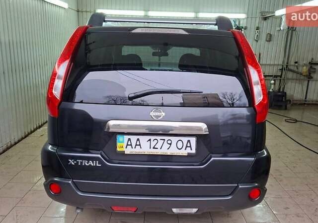 Черный Ниссан ИксТрейл, объемом двигателя 2 л и пробегом 213 тыс. км за 11950 $, фото 3 на Automoto.ua